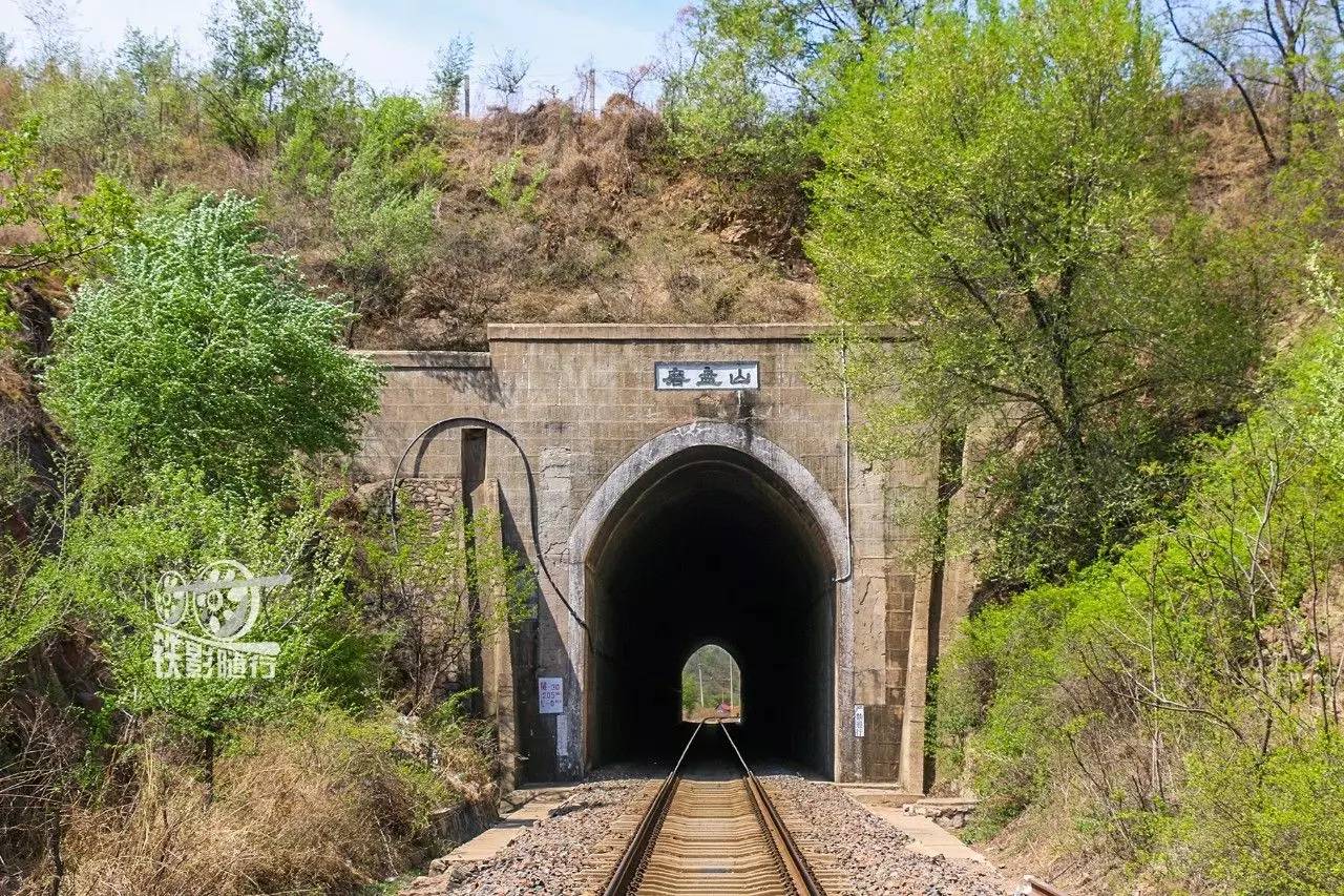 位于葫芦岛兴城境内的磨盘山隧道长约100米,由民兵修建(拍摄:罗昊琛)