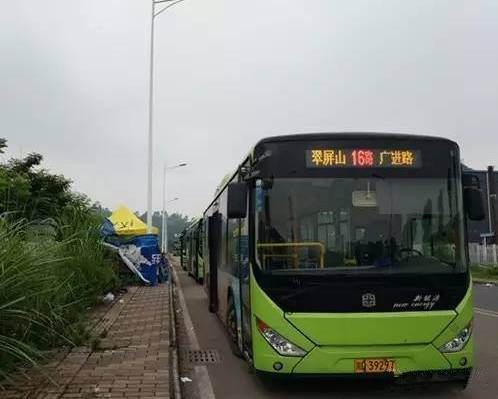 厲害了1月時間宜賓臨港新增19輛公交車每日客運量高達6萬次