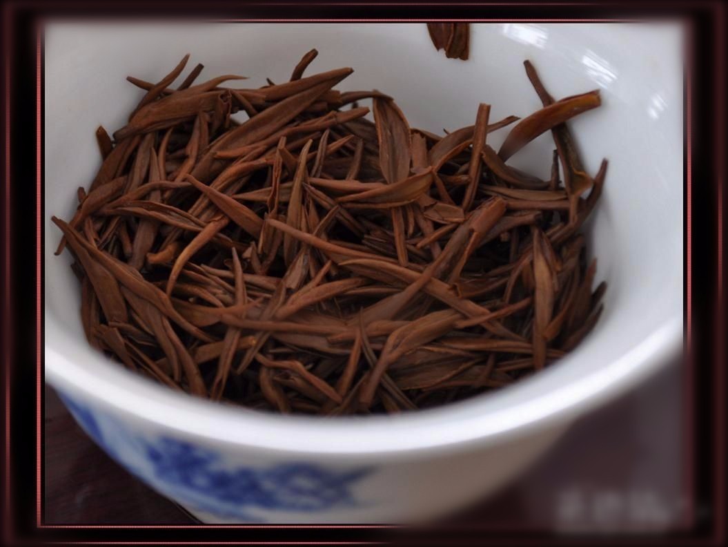 色泽乌润为主要特征的工夫红茶,精制加工后的祁红茶,外形条索紧结细小
