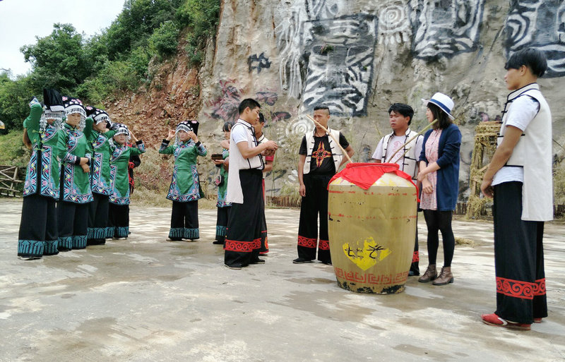 咂酒彝族人的贵宾酒