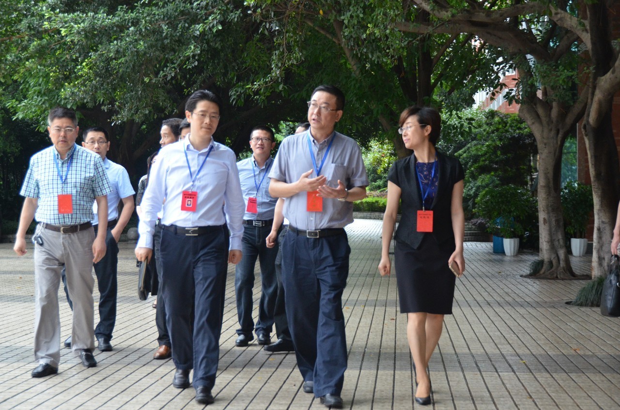 市委教育工委书记市教委主任赵为粮一行视察求精中学2017年中考工作