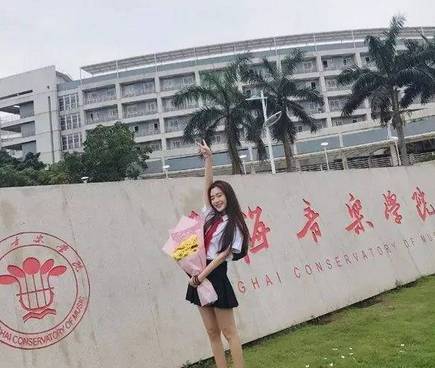 广州高校十大女神毕业照大pk别人的师姐怎么如此漂亮