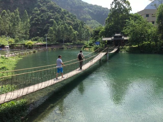 湖光山色倒影,美如璧玉.宛如一幅山水畫.