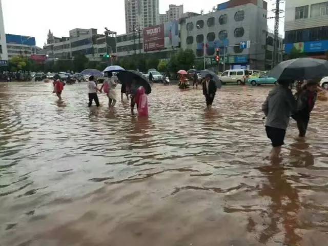 个旧,蒙自迎来及时雨!弥勒,泸西开启看海模式,(视频 图)