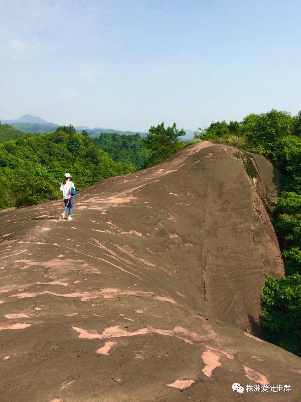 老虎山位於東橋西南的厚田村境內,老虎山的風景秀麗,婆婆巖,棋盤石