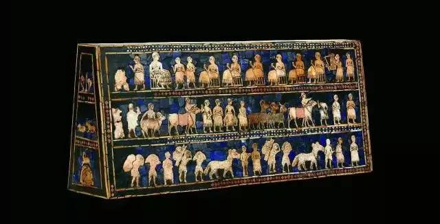 乌尔旗内部镶嵌马赛克的木盒,出土于乌尔皇家墓地,今伊拉克南部