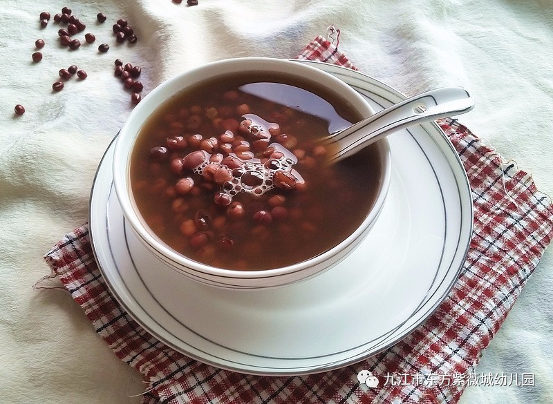 水果中餐:珍珠香米飯,紅燒腐竹,魚香肉絲,西紅柿蛋湯午點:紅豆湯,小