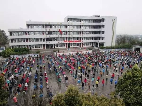 人興文中學招生合計600人以上就是2017年宜賓所有普通高中的招生計劃