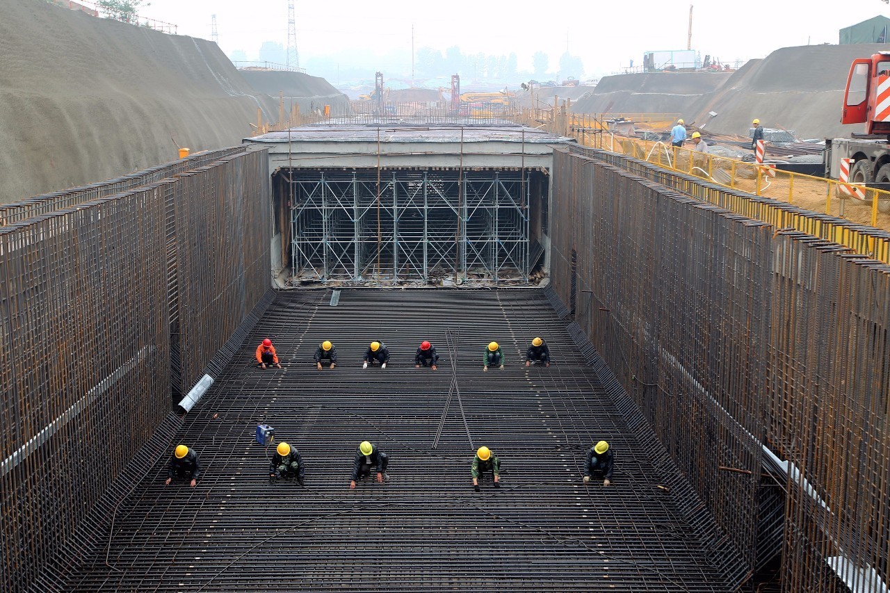 2016年3月,中鐵四局一公司承建的中原地區最大的地下管廊工程-鄭州