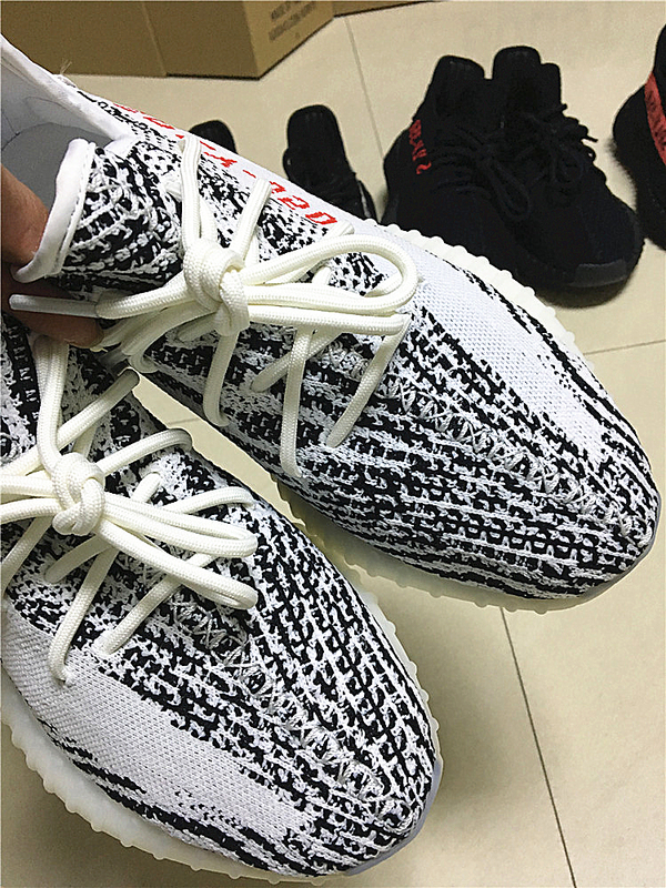 阿迪达斯 yeezy 350 boost v2白斑马将在次发售