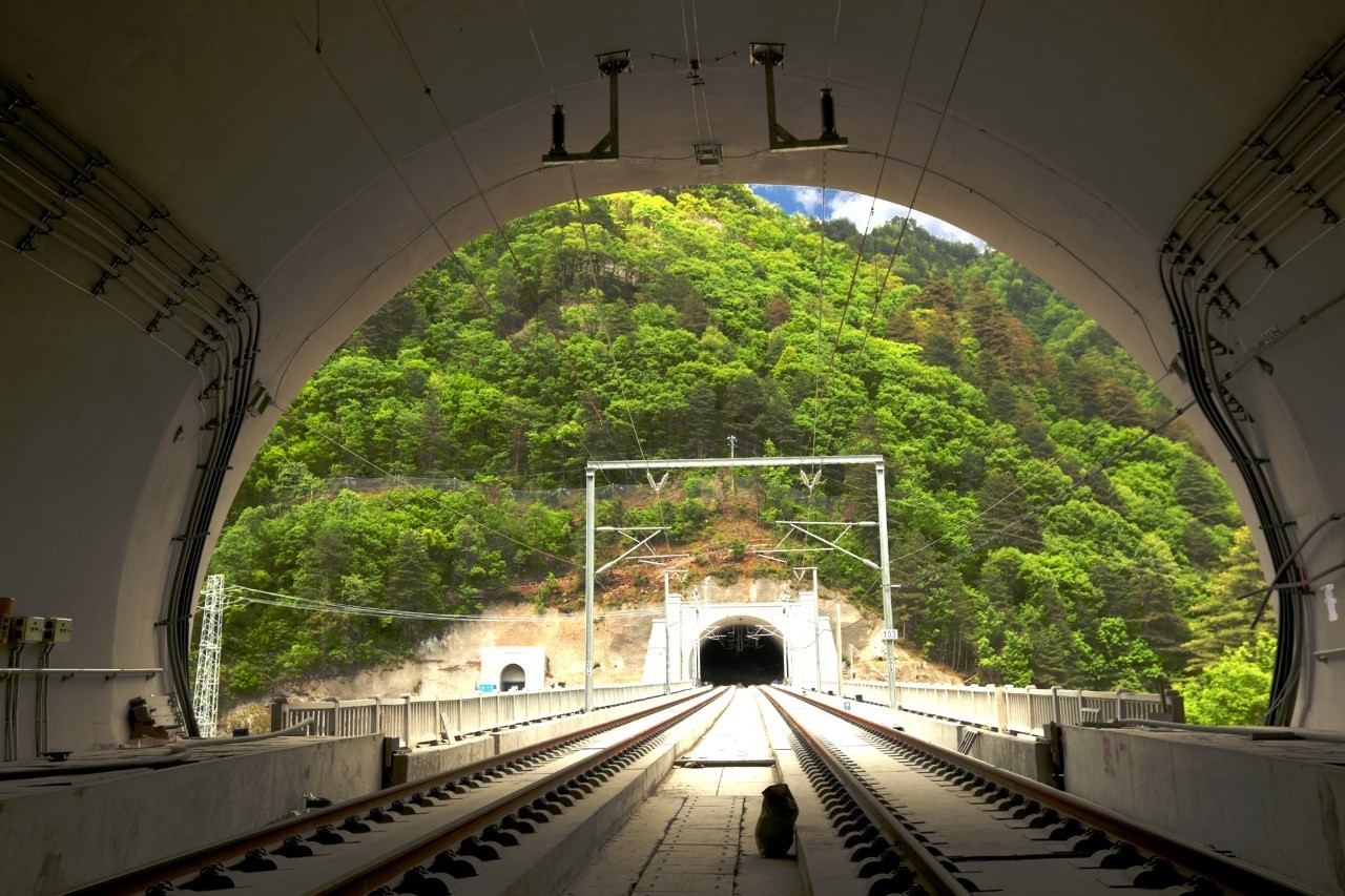 天华山隧道图片