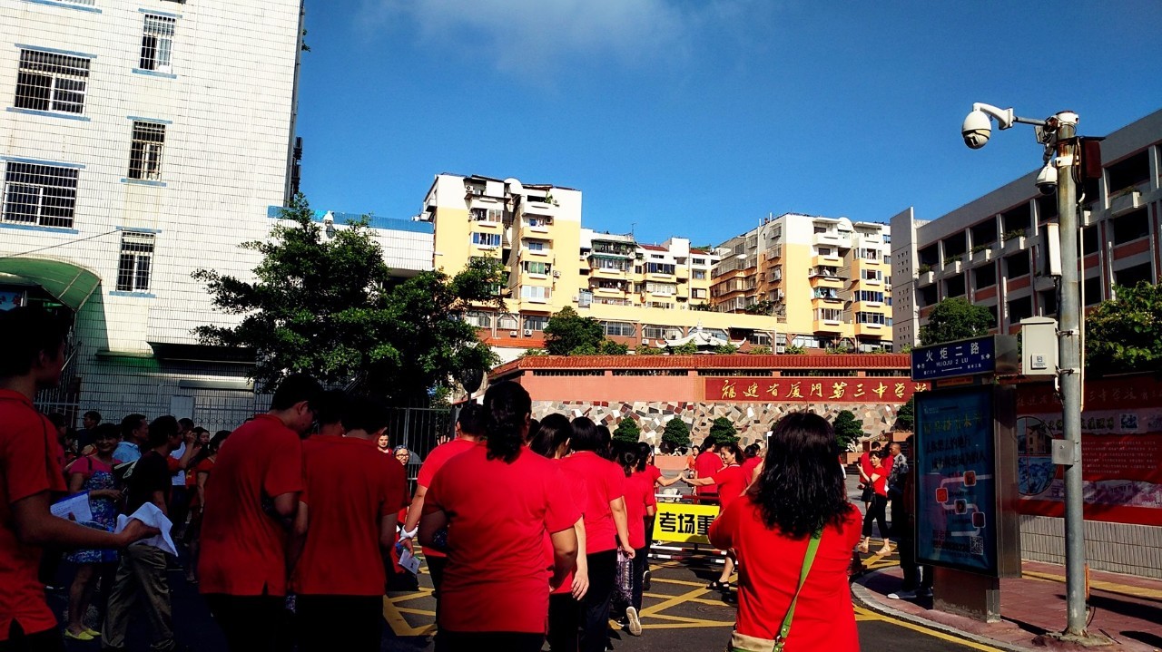 叔叔阿姨们还为孩子们准备了火炬中考特别营养餐厦门市火炬学校地址