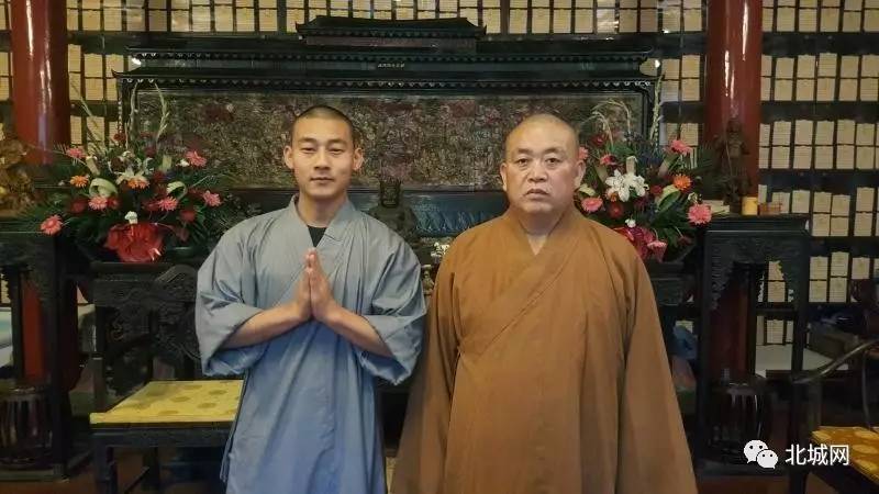 他来自少林寺,自小习武▼我认识了释延东总教头在这里还有国外的习武