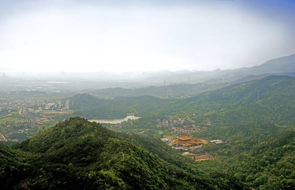 它作為守望金華城的地標,城郊休閒公園和登山健身勝地,金華人對尖峰山