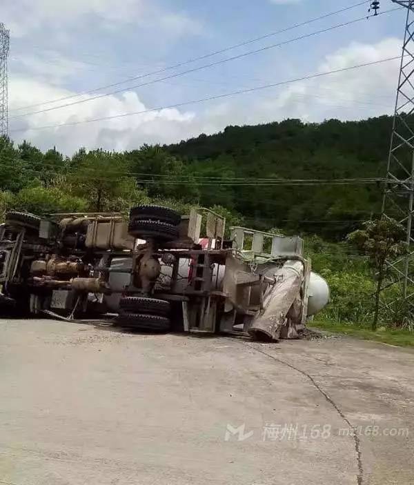 蕉岭挺多水泥车和大货车的,时不时就发生交通事故.