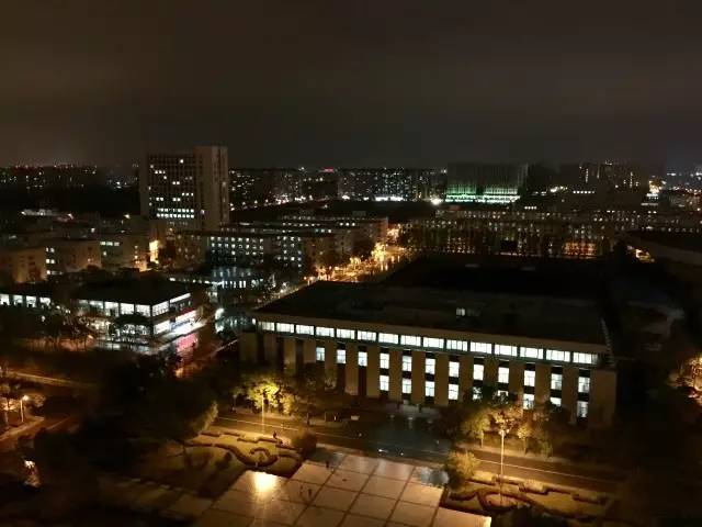 上海第二工业大学夜景图片