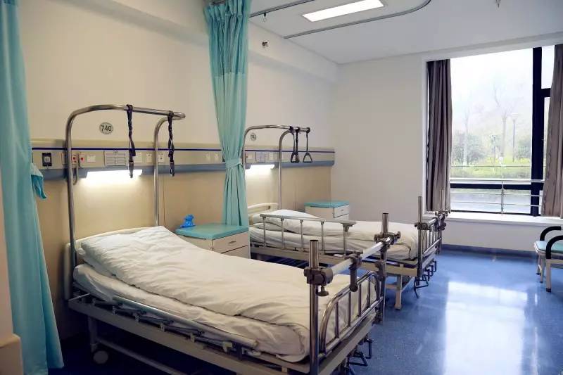 骨科病房位于七病区泰康仙林鼓楼医院骨科是南京鼓楼医院重点支持科室