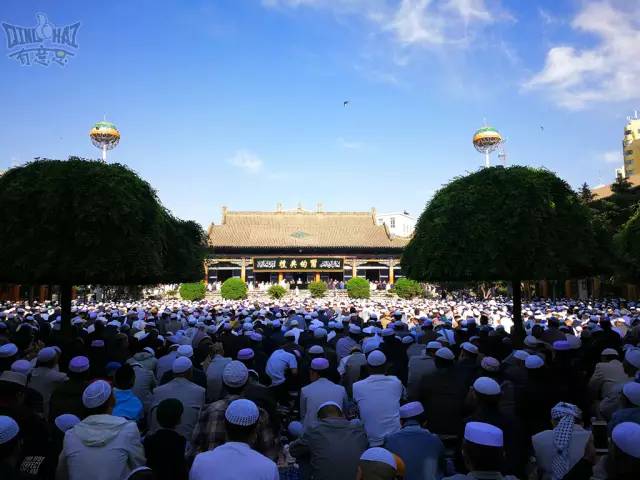震撼!西宁东关清真寺场面壮观,百万穆斯林喜迎开斋节