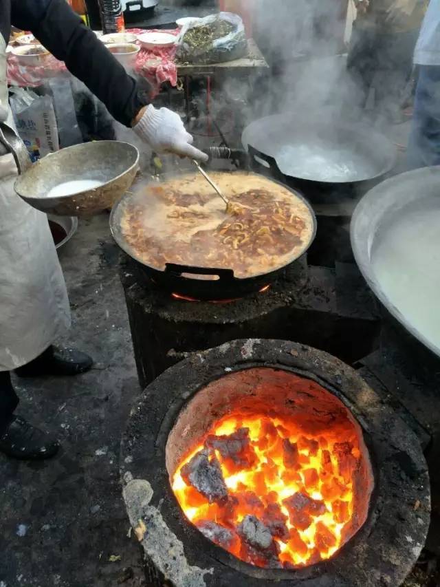 实拍高平农村大锅饸饹这味道哪个高平人不说好