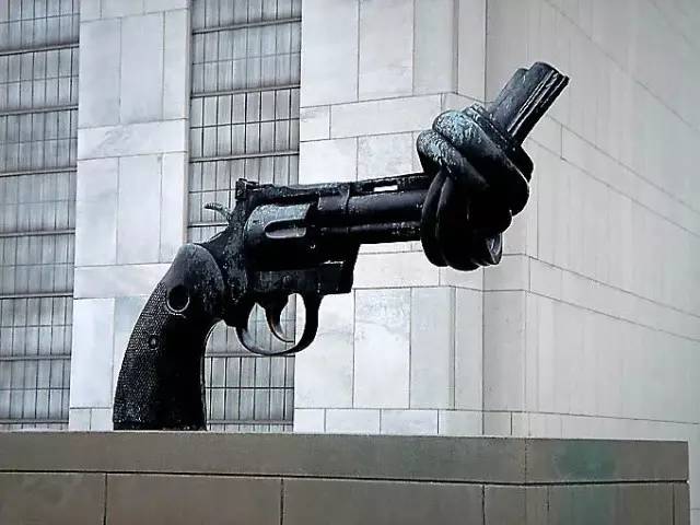 反战雕塑和平图片