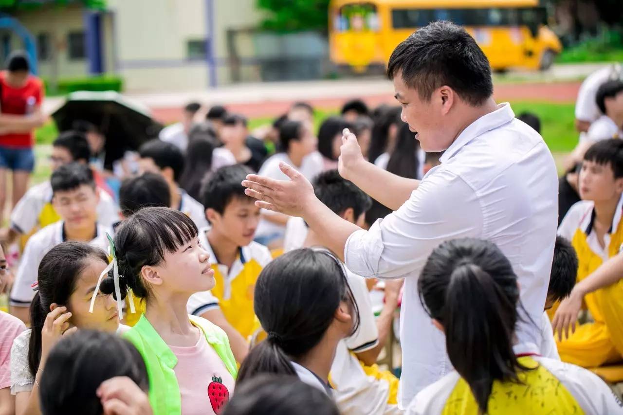 青葱岁月成长怀揣梦想启航记聚星学校2017届爱与责任伴我远行初三毕业