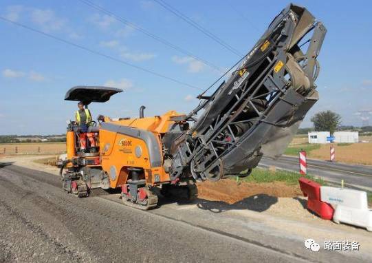 平地機10多噸的挖掘機還有小卡車小型挖掘機壓路機翻鬥卡車我們一起來