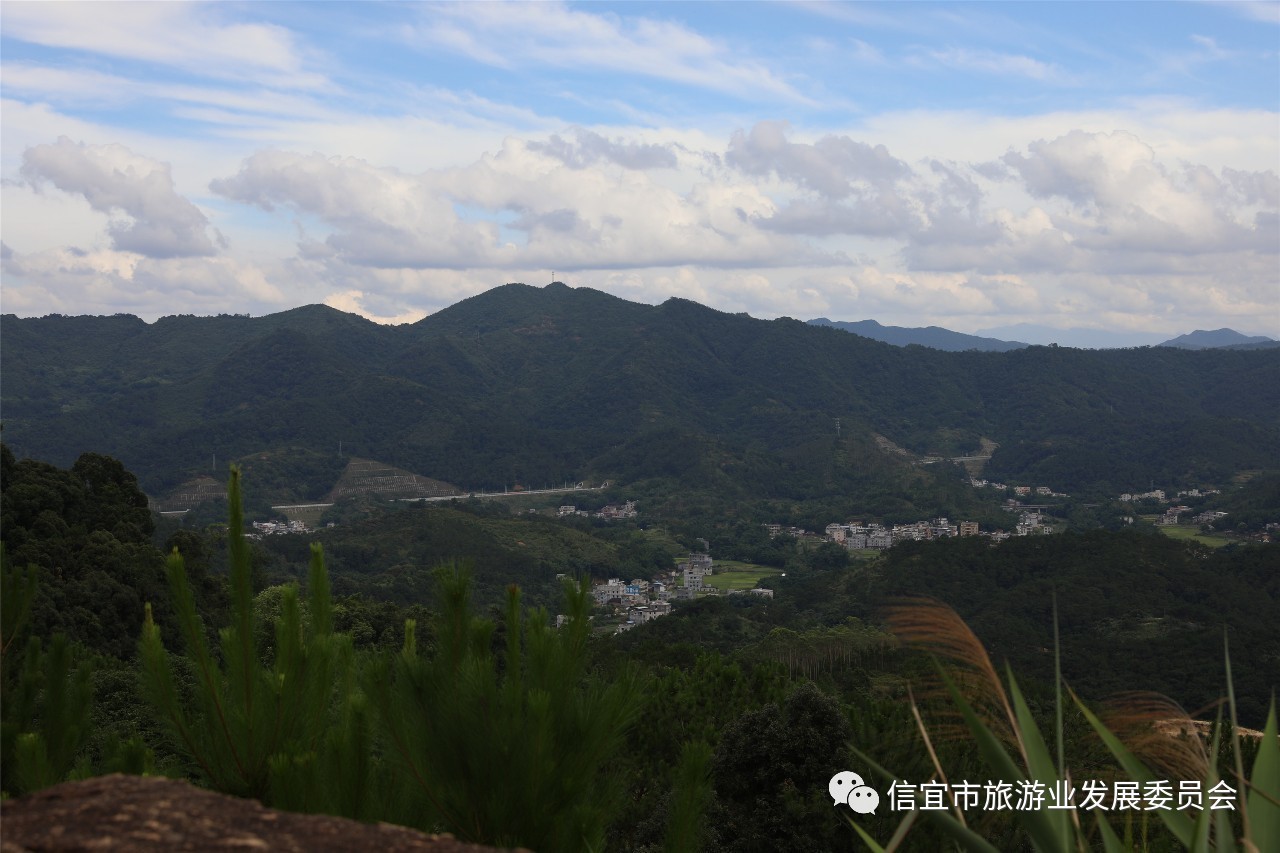 周志紅到石根山景區指導創a和安全生產工作