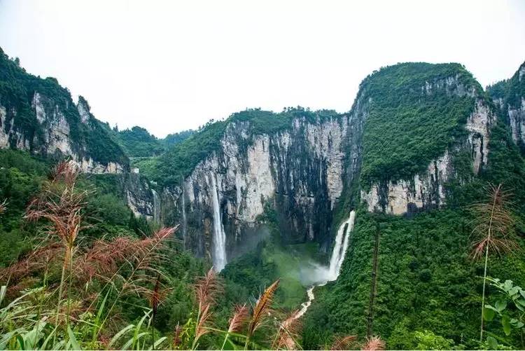 暴雨过后的小龙洞瀑布