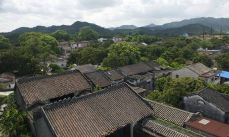 名胜古迹 出望慈山房,斜对面就是瑞芝唐公祠,这座祠堂始建于清朝光绪