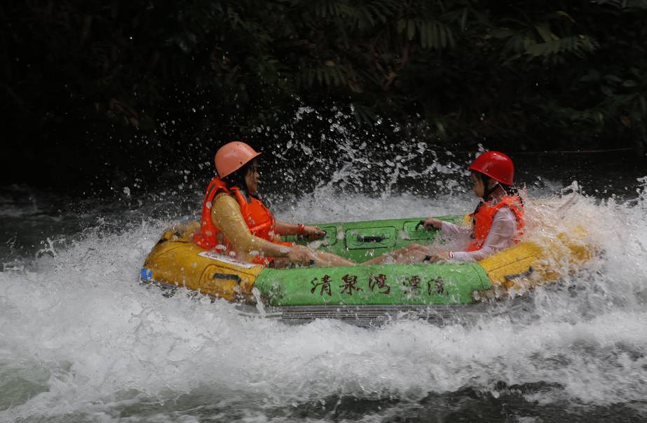 【7月15日】清遠清泉灣漂流 水上樂園,牛魚嘴玻璃橋,小北江二天遊!