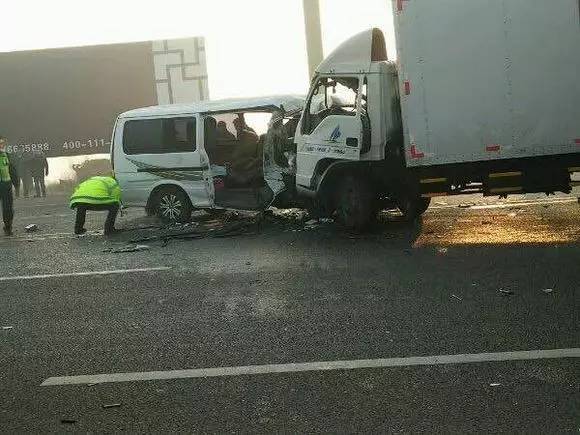 曝光|河北保定一校車司機不顧整車學生安危瘋狂倒車!