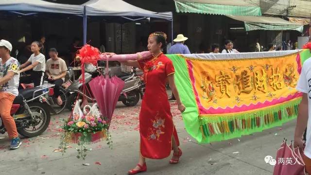 今天兩英牆圍鄉珠珍娘娘上刀梯盛況空前