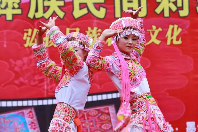 墨紅鎮首屆彝族民間刺繡文化節開幕