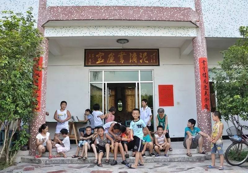 即日起,普宁市燎原街道泥沟书画室开始招生,学习时间40天,学杂费400元