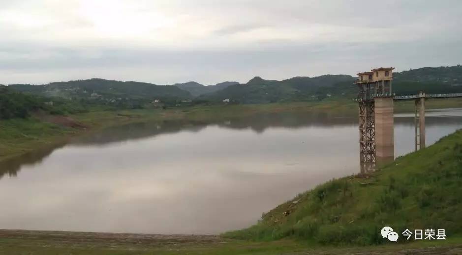 由於榮縣沒有較大的降雨過程,縣城區唯一的水源地---雙溪水庫水位持續