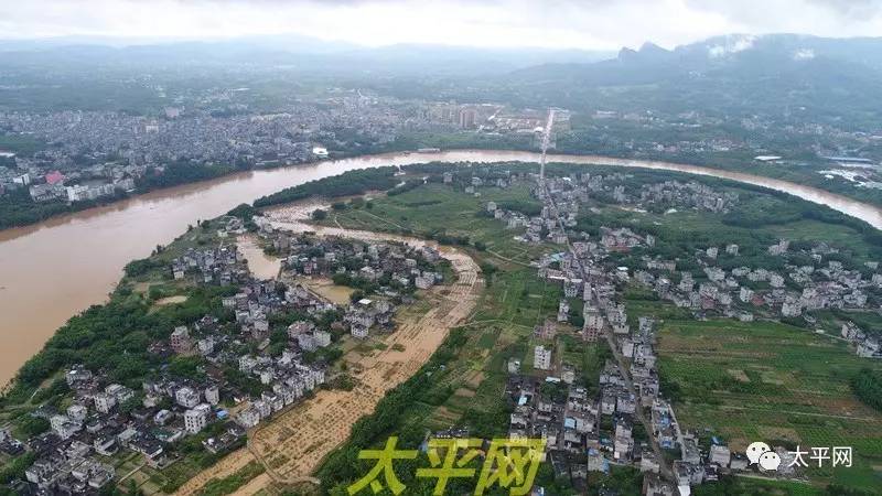 獨家空中航拍藤縣太平鎮洪水災情圖