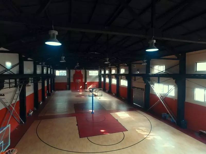 抛物线篮球馆图片