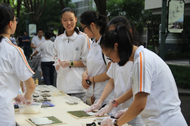 杭州学军中学高一年级的休业式居然这么搞校花上台引爆全场