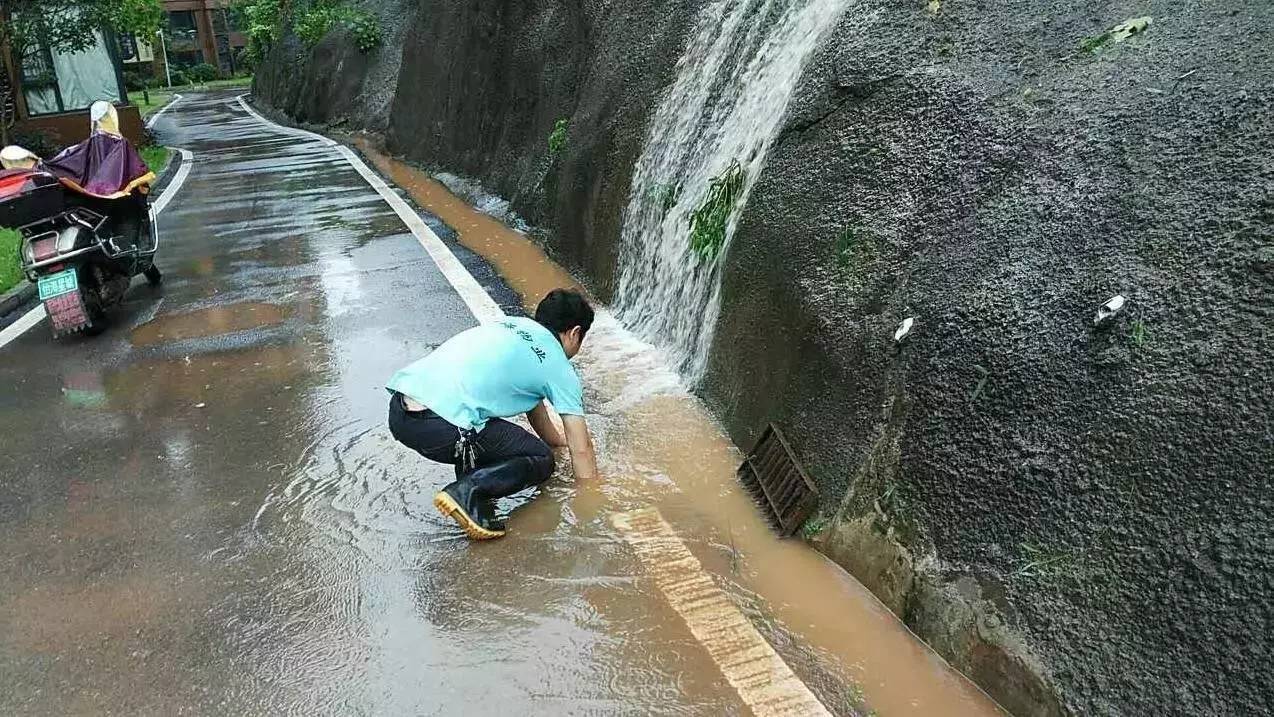 边坡跌水图片