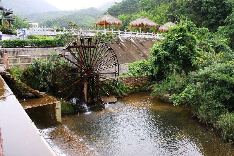 八寨溝地處廣西十萬大山,是廣西欽州自然風景名勝,國家4a級景區.