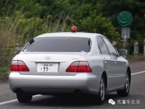这一条专门用于预防被便衣警车pull over看到三厢日本国产轿车就减速