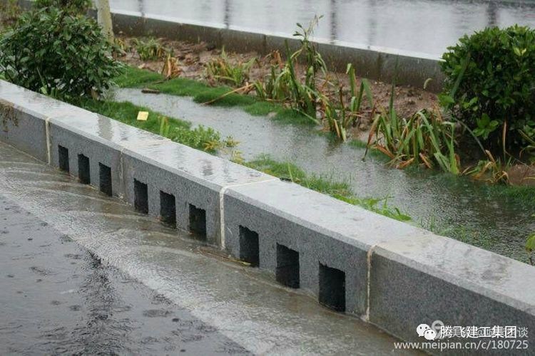 瞧经受暴雨检阅的海绵城市道路