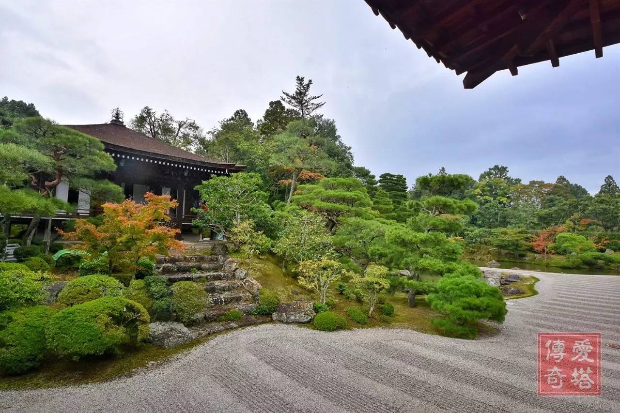 京都仁和寺的枯山水庭院和建筑
