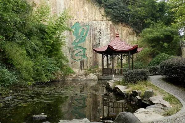 劍池**莫干山是中國四大避暑勝地之一,眾多的歷史名人,既為莫干山贏得