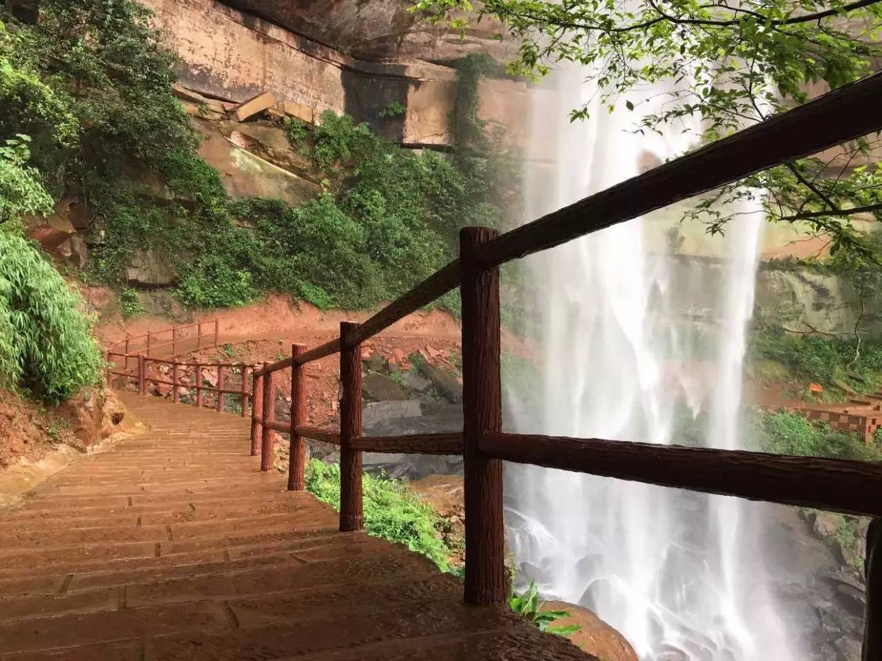 赤水白云风景区玻璃桥图片