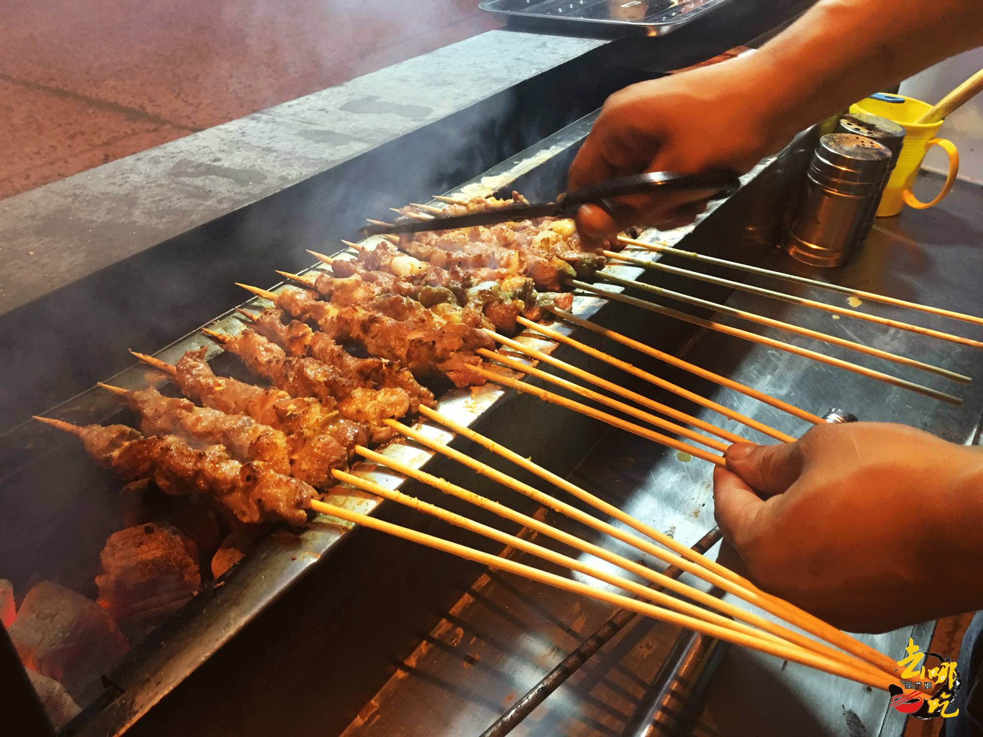 現宰現串,餘姚路口這家燒烤攤天天爆滿!