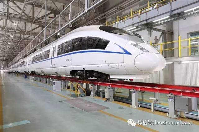 此次首發的g2028次列車採用的是蘭州局配屬crh380b型高速動車組.