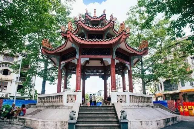 而狹義的小公園,就是指這個位於小公園片區核心的中山紀念亭