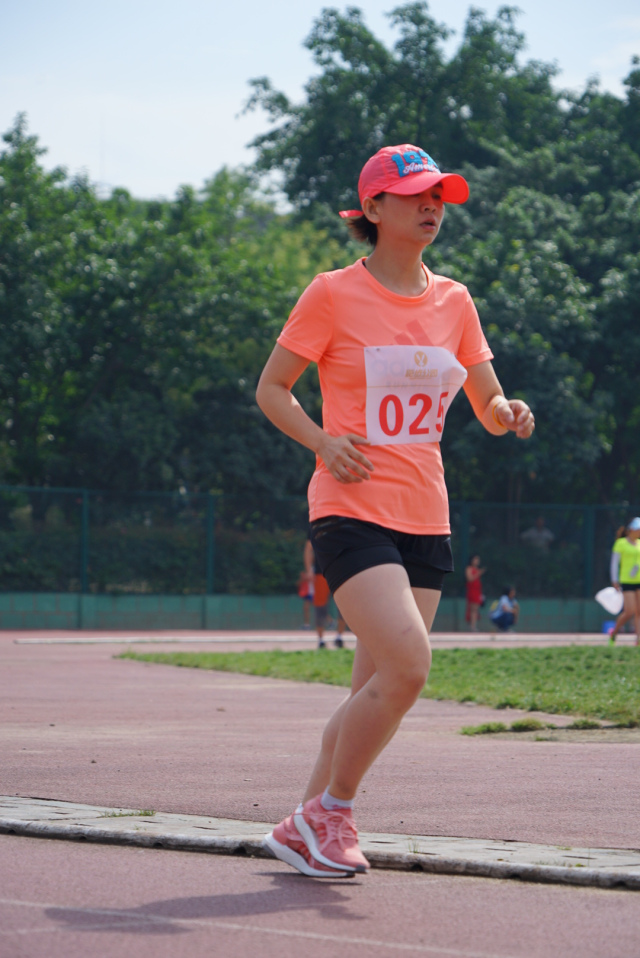 跑步公園年度運動會眾人合力把一千米世界紀錄都破了