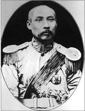 歷史 1881年,段祺瑞懷揣一塊銀元赤腳徒步行走數十天二千餘里的路